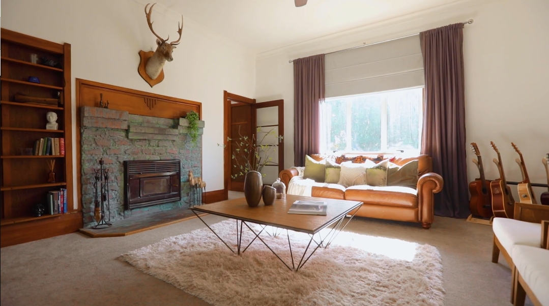 15 Interior Design Photos vs. 25 Wilson Road North, Paengaroa Home Tour