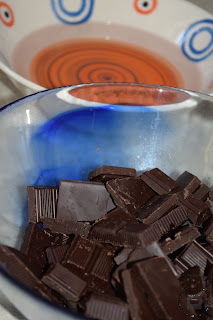 mousse al cioccolato fondente e acqua