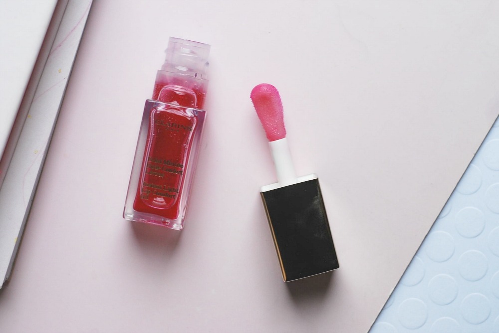 Clarins Instant Light Lip Comfort Oil in Raspberry Review — A Certain