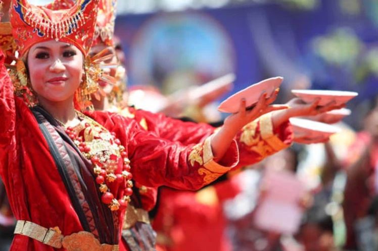 Properti Tari Piring Yang Perlu Disiapkan Saat Pentas Diknaspedia Terbaru 2019