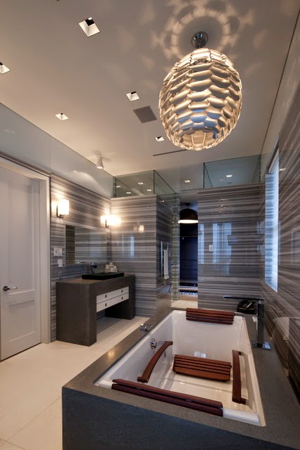 21 Baños Elegantes Decorados con Azulejos con Patrones a Rayas