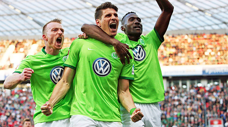 Oficial: El Wolfsburgo renueva un año a Mario Gómez