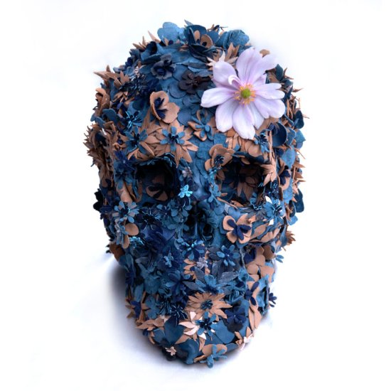 jacky tsai esculturas crânios caveiras flores