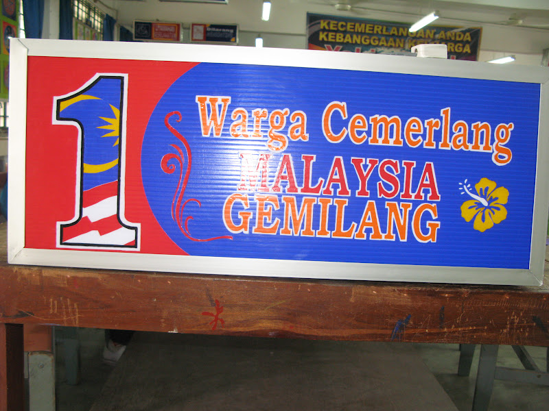 Seni Reka Tanda SMKSI: PAPAN TANDA BERLAMPU 2012