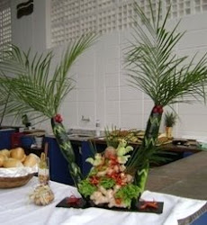 Coqueiro de Pepino com arranjo de passarinhos de chuchu, flor de pimenta e rochas de gengibre