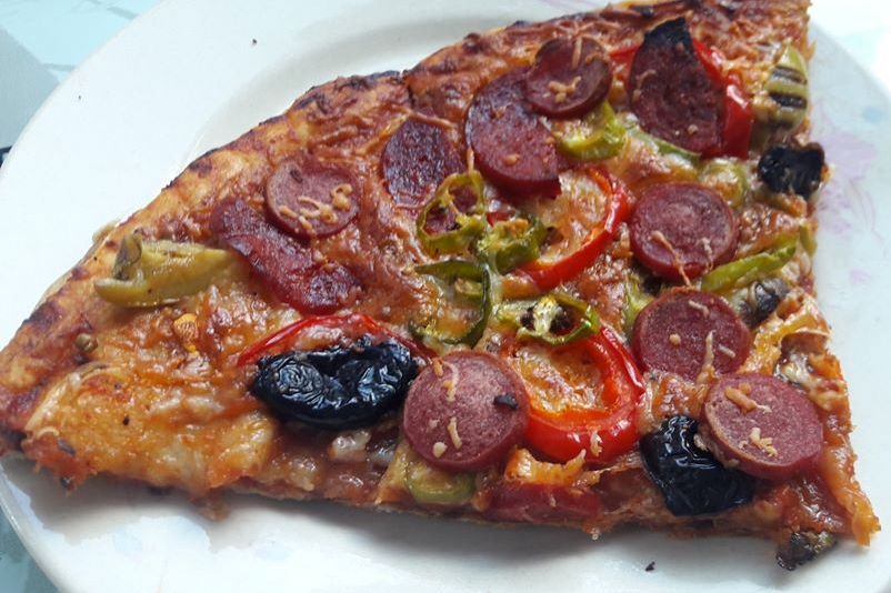 LAVAŞLA PİZZA OLUR MU DEMEYİN OLUR HEMDE NEFİS OLUR GÜLO ANNE MUTFAKTA