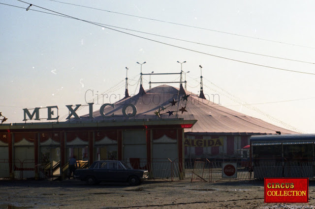Chapiteau façade et entrée du Circo Nacional de Mexico  1971 famille Togni