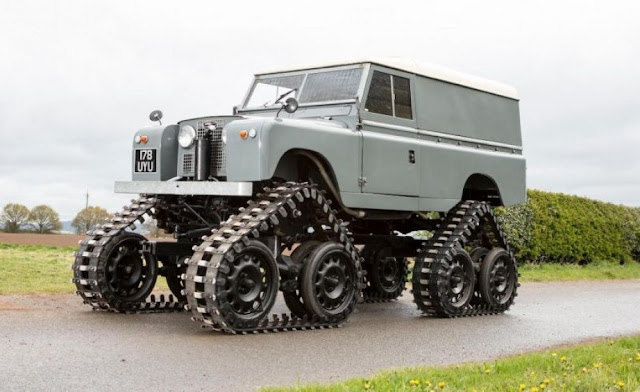 WOW! Pakai Roda Tank, Land Rover Ini Dihargai 1 Milyar