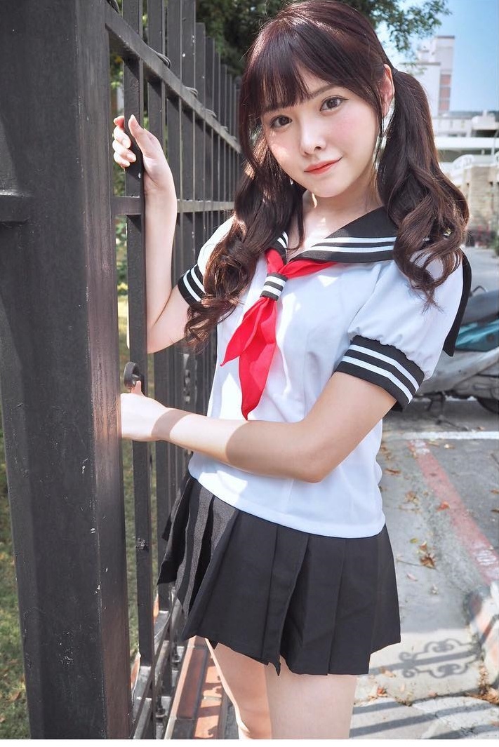 교복 입은 하시모토 아리나 - 디쁠