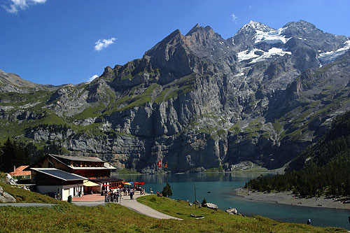 Blüemlisalp dan Danau Oechinensee