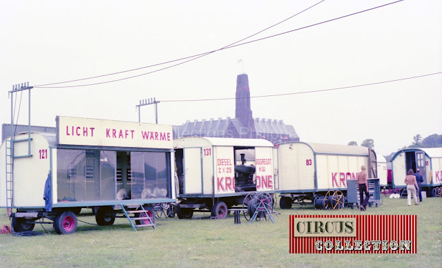 les roulottes générateur et centrale ekctôique du Circus Krone 