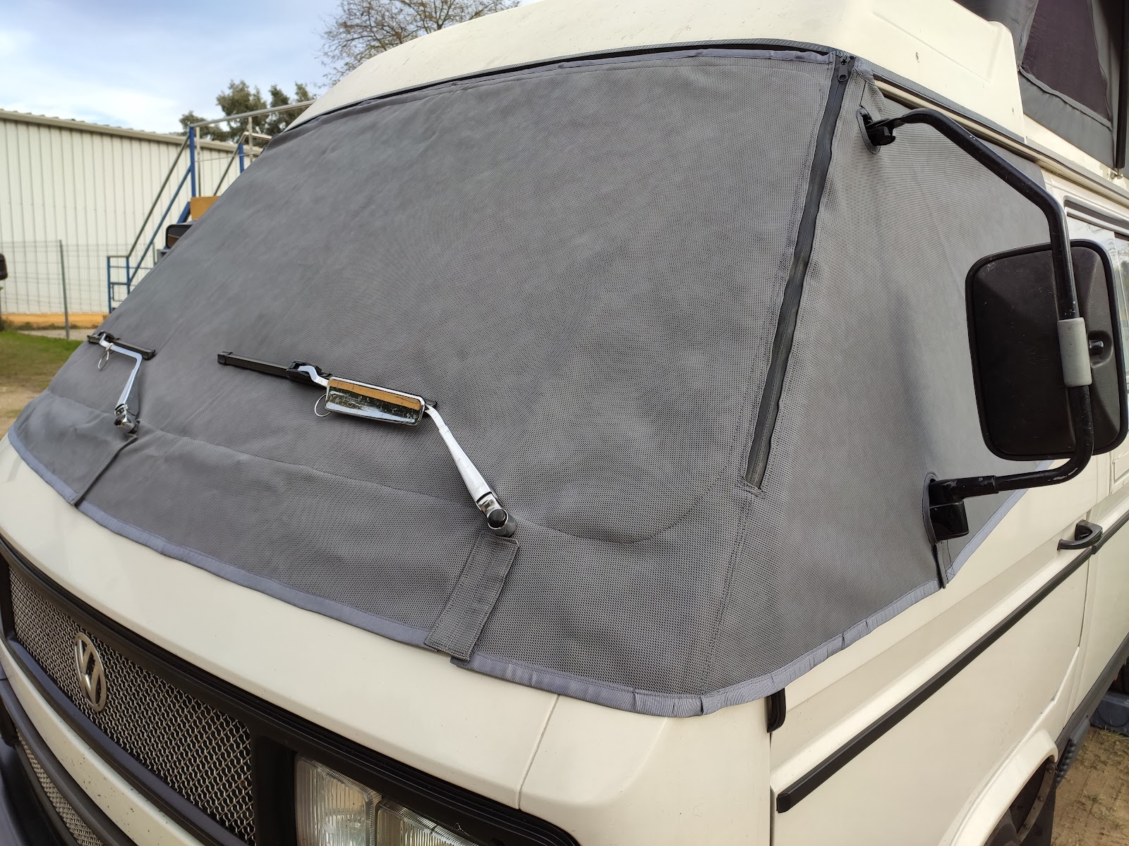 Sistema rápido instalación cuerda tender ropa con tensor y funda para  pinzas - VW T3 España