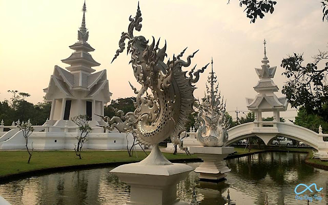 วัดร่องขุ่น เชียงราย Wat Rong Khun chiangrai วัดขาว white temple เฉลิมชัย โฆษิตพิพัฒน์ วัดพุทธ พุทธสถาปัตยกรรม วัดมิ่งเมือง 