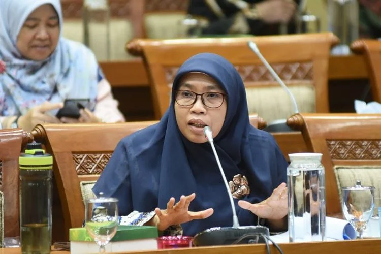 Kritik Kartu Vaksin Jadi Syarat WNA Masuk RI, Anggota DPR: Kebijakan yang Dipaksakan!