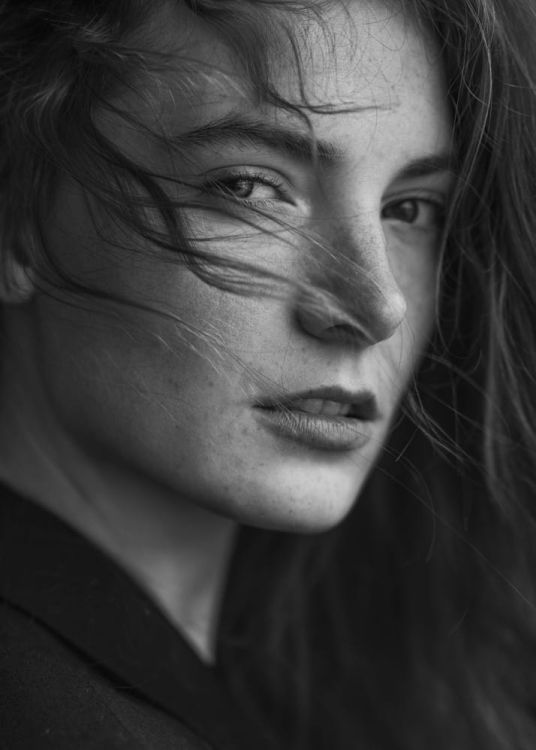 As belas modelos com sardas na fotografia de Agata Serge Agata Serge 500px arte fotografia fashion mulheres modelos sardas beleza preto e branco
