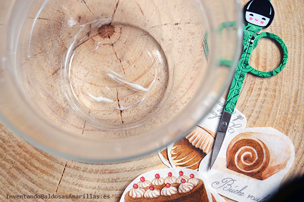 Decoupage en cristal.