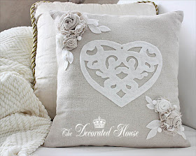 The Decorated House :: DIY Valentine's Day Pillow