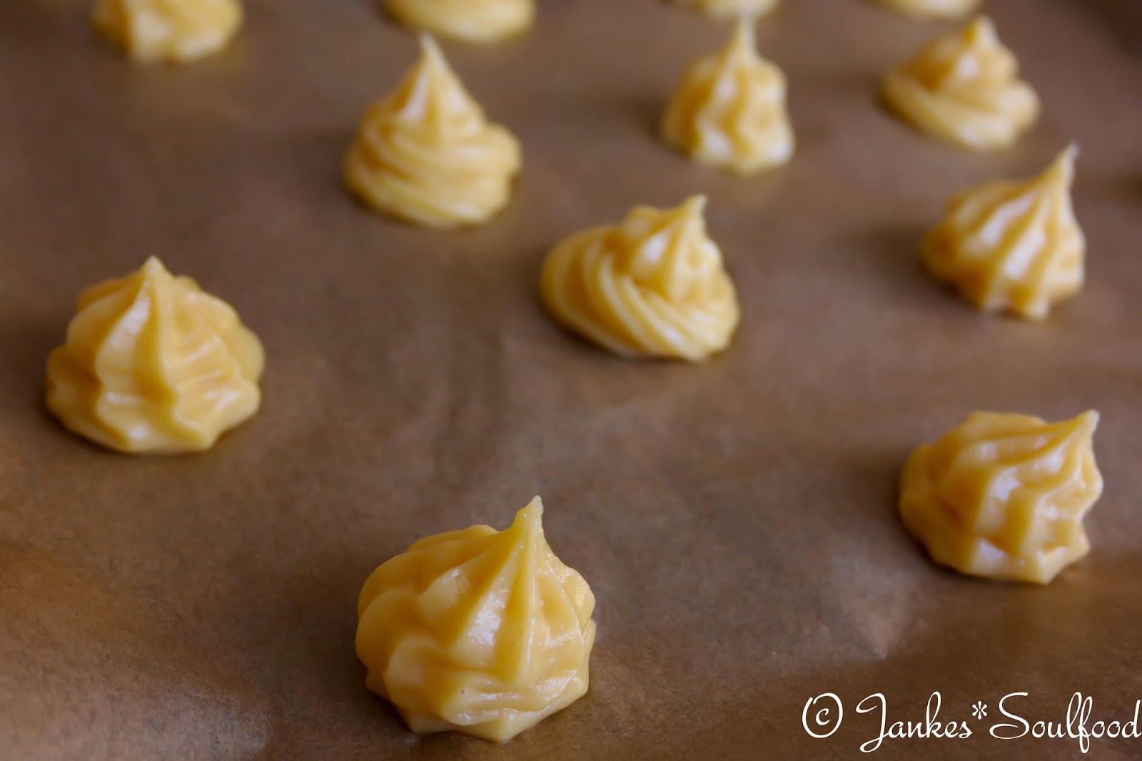 Windbeutel mit Baileys-Creme & Kirschen