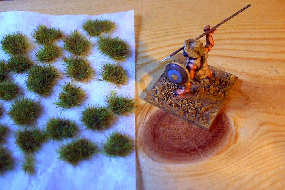 Painting Lead and other stuff. 4mm Grass Tufts (made to order).