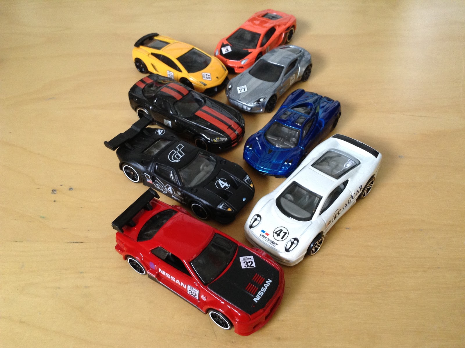Hot Wheels Lot 2x BMW M4 6/8 Gran Turismo / Ford GT 7/8 Gran Turismo Z42