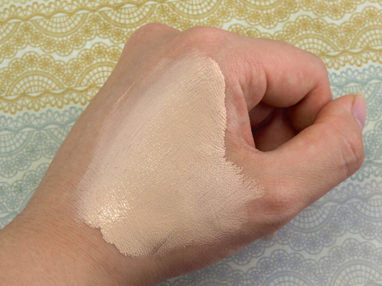 Cirkus mikroskopisk Regn Kat Von D Lock-It Tattoo Foundation in "Light 45": Review and Swatches |  The Happy Sloths: Beauty, Makeup, and Skincare Blog with Reviews and  Swatches