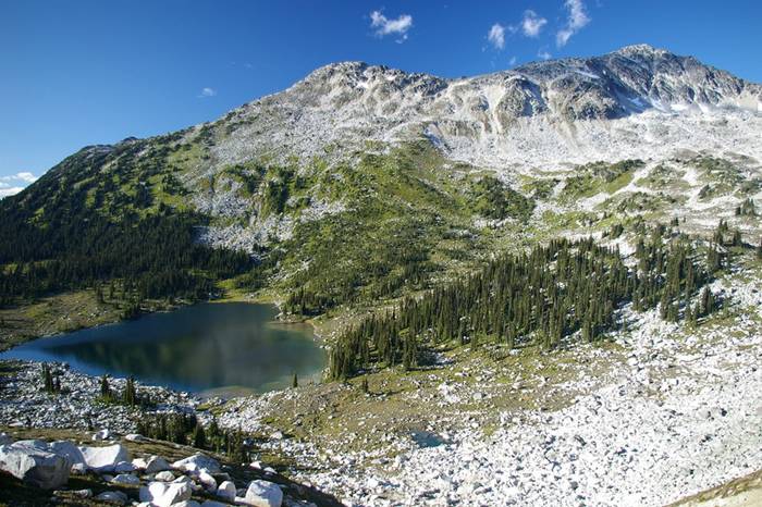 Sertsevidnoe lake Saxifrage Peak, Canada