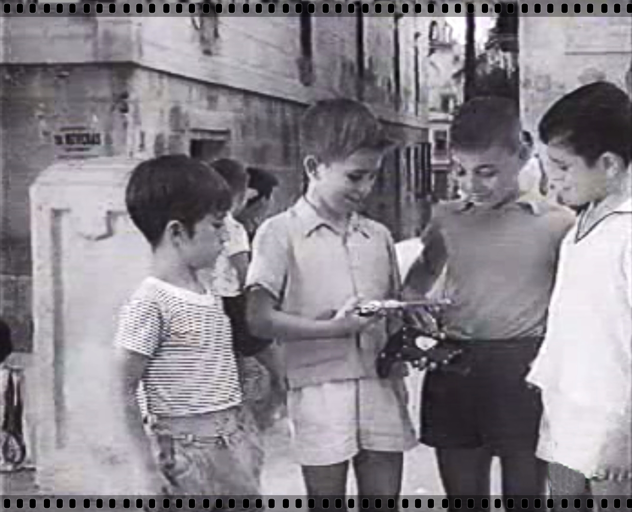 EL KIOSKO DE AKELA LA BANDA DE LOS OCHO, CINE 1962