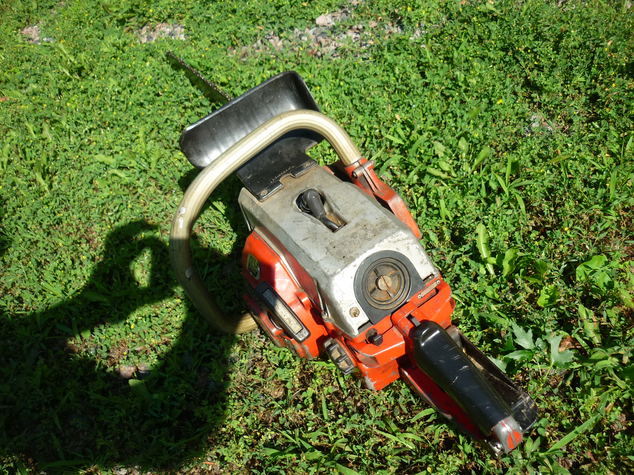 VINTAGE CHAINSAW COLLECTION JONSERED 621 OLDER MODEL/NO BRAKE....NEWER