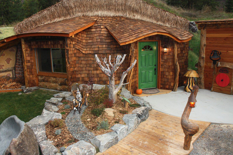 Montana Man Builds 'Hobbit' Themed Guest House