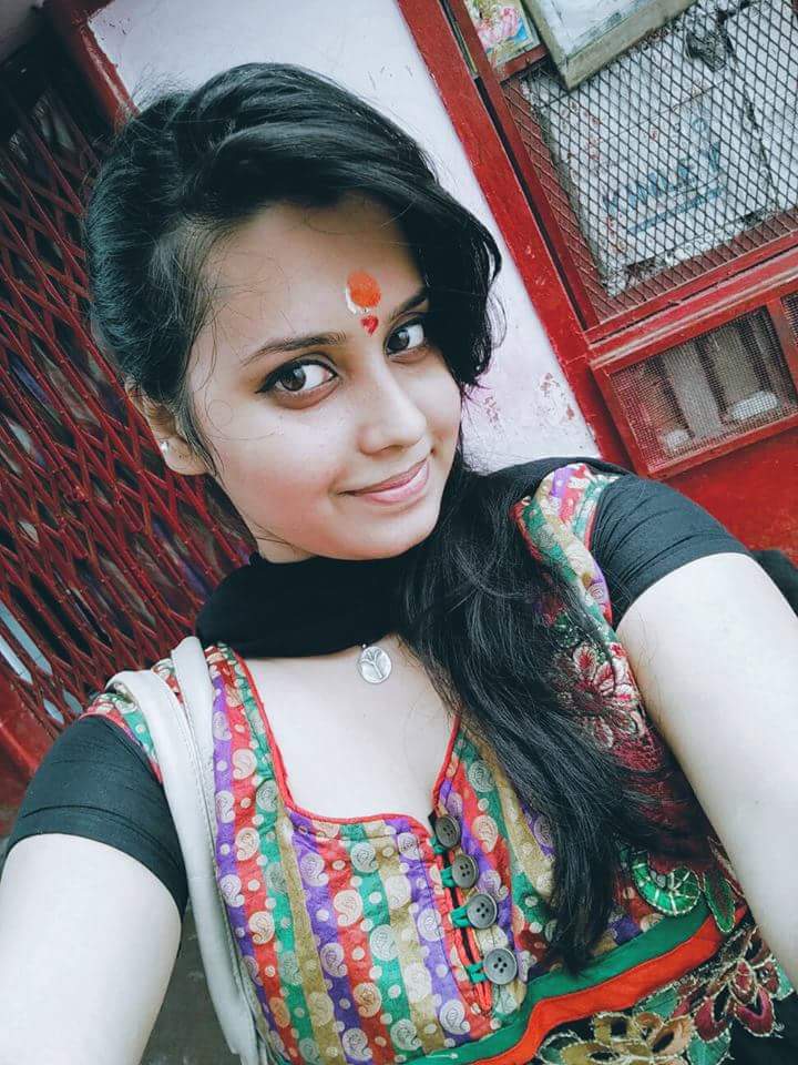Indian Girls Photo Indian Cute And Beautiful Gils Facebook Selfiealbum 14
