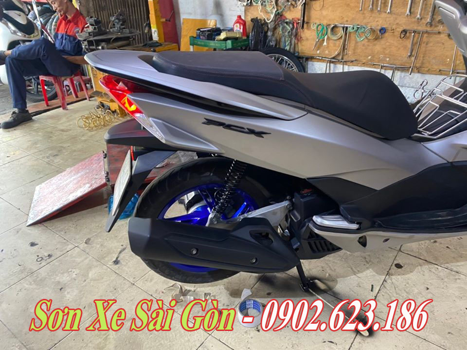 Sơn xe máy Honda PCX màu bạc ghi cực đẹp - Sơn Xe Sài Gòn