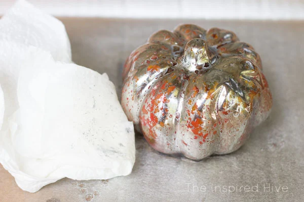 SO EASY! How to make your own DIY faux mercury glass pumpkins for farmhouse glam fall decor.