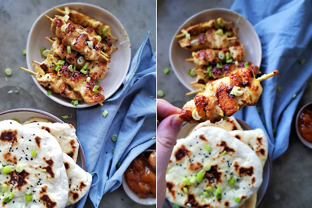 Mango Chutney Hähnchenspieße mit Knoblauch Naan Brot