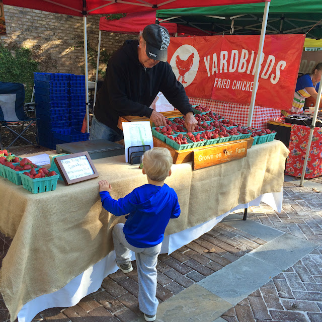 Charleston Farmers Market in Marion Square Strawberries from Canadys SC | The Lowcountry Lady