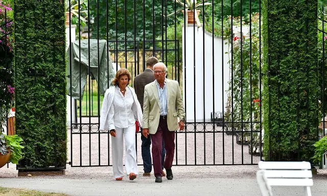 King Carl Gustaf, Queen Silvia, Prince Carl Philip, Princess Sofia and Prince Julian. Princess Sofia wore a shein fringe hem rib-knit dress