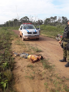 Corpo encontrado em estrada com várias facadas