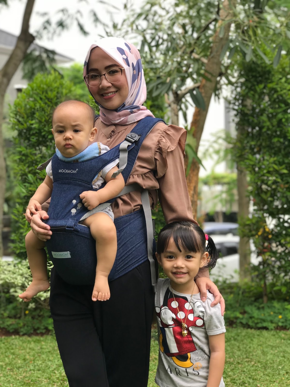 mooimom baby carrier