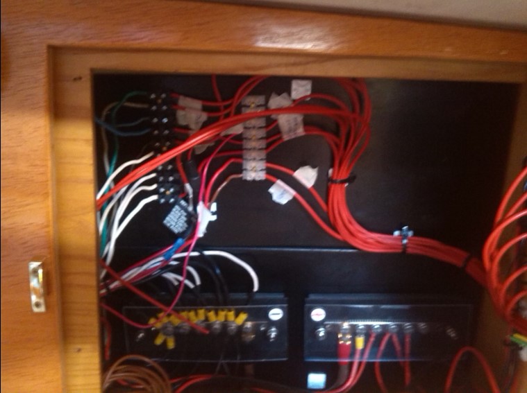 Velero Tura: Renovación cuadro eléctrico