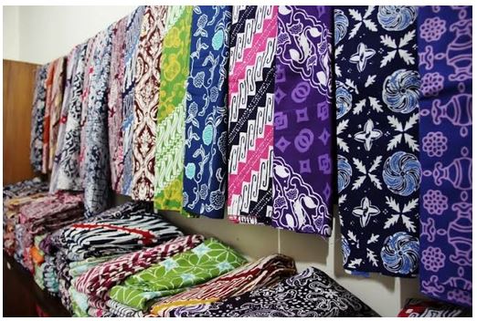 10 Pakaian Adat Jawa Barat Penjelasan Keunikan Dan Gambarnya Mediasiana Com Media Pembelajaran Masakini