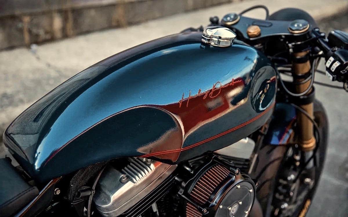 McKee's Sportster Racer Inazuma café racer