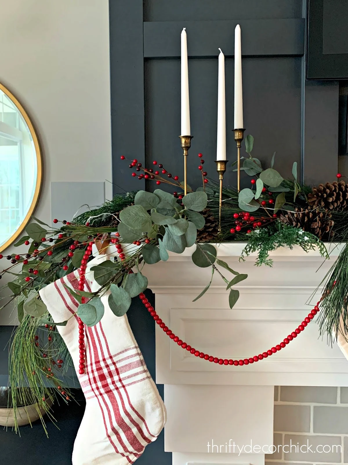 How to create a full and beautiful Christmas mantel