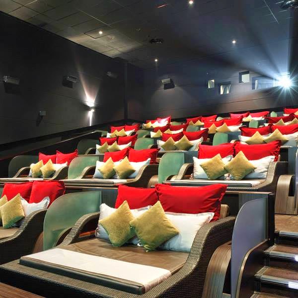 Coolest Bed Movie Theaters In The World ᴷᴬ