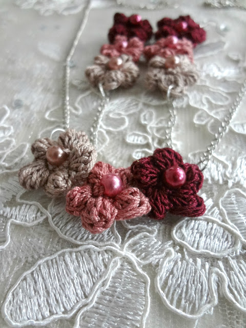 Puff Roses Necklace and Earrings - free pattern