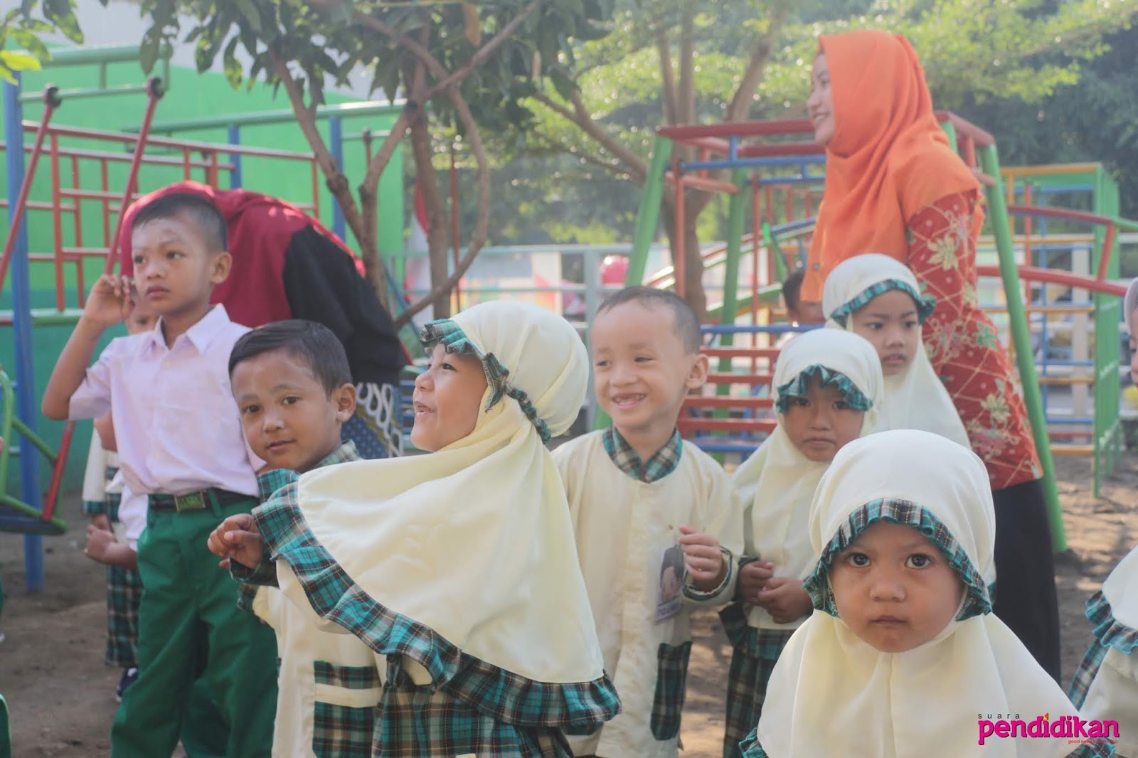 KB Al Husna Mojokrapak Belajar dengan Bahasa Ibu