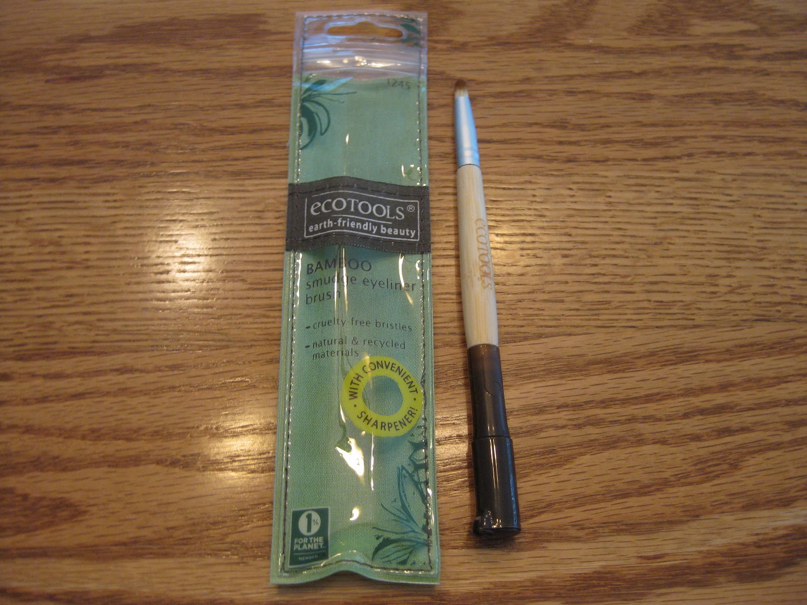 Eco Tools "Bamboo Smudge Eyeliner Brush & Sonia Kashuk "Pointed