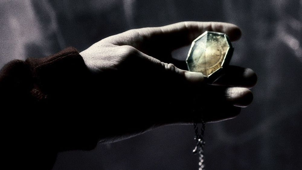 Salazar Slytherin's locket Harry Potter: All Of Voldemort's Horcruxes Ranked