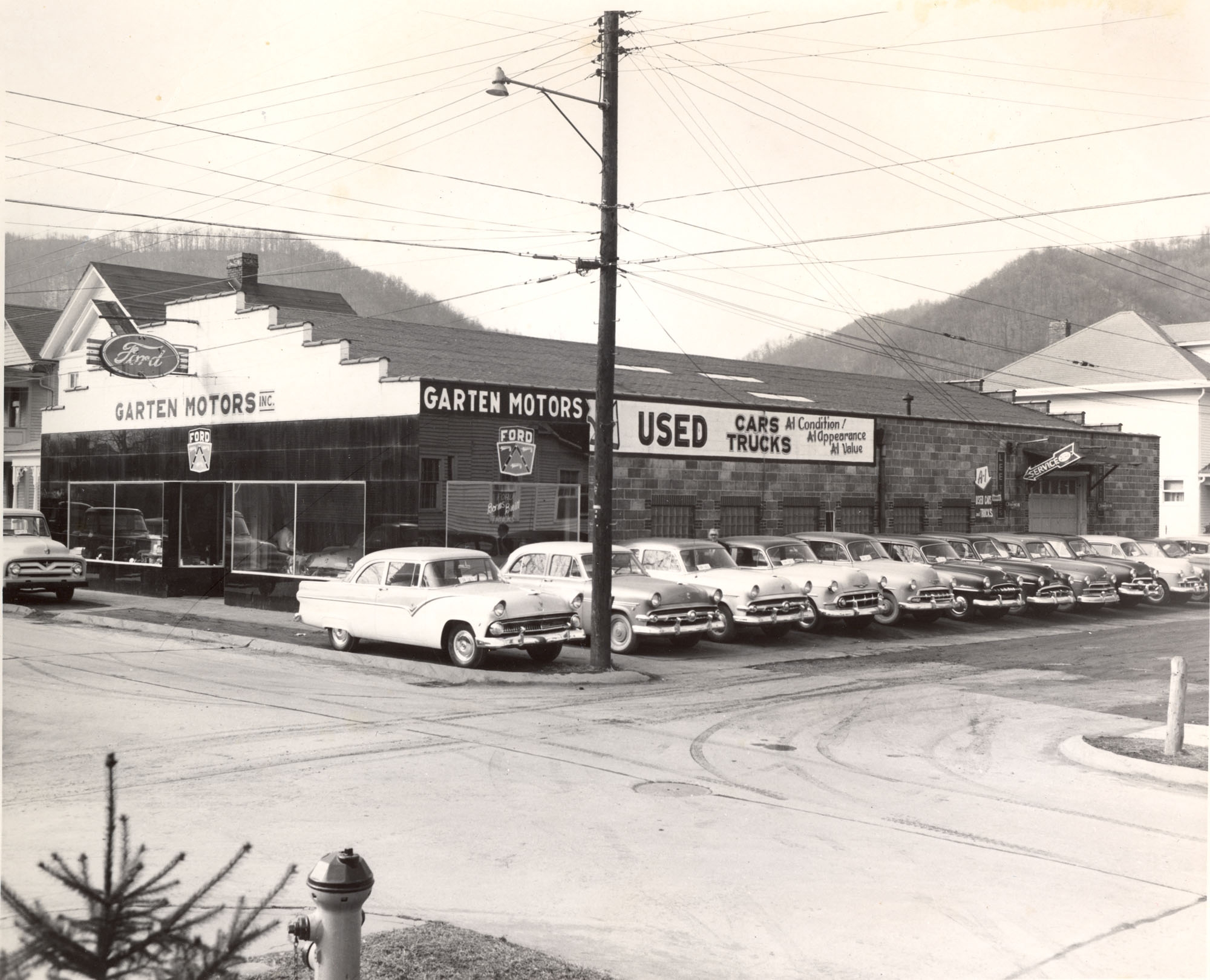 The Automobile and American Life A Small Town Ford Dealership in