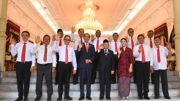 Kemeja Surya Tjandra Saat Pelantikan Wamen Disorot, PSI Beri Penjelasan Kemeja Surya Tjandra Saat Pelantikan Wamen Disorot, PSI Beri Penjelasan