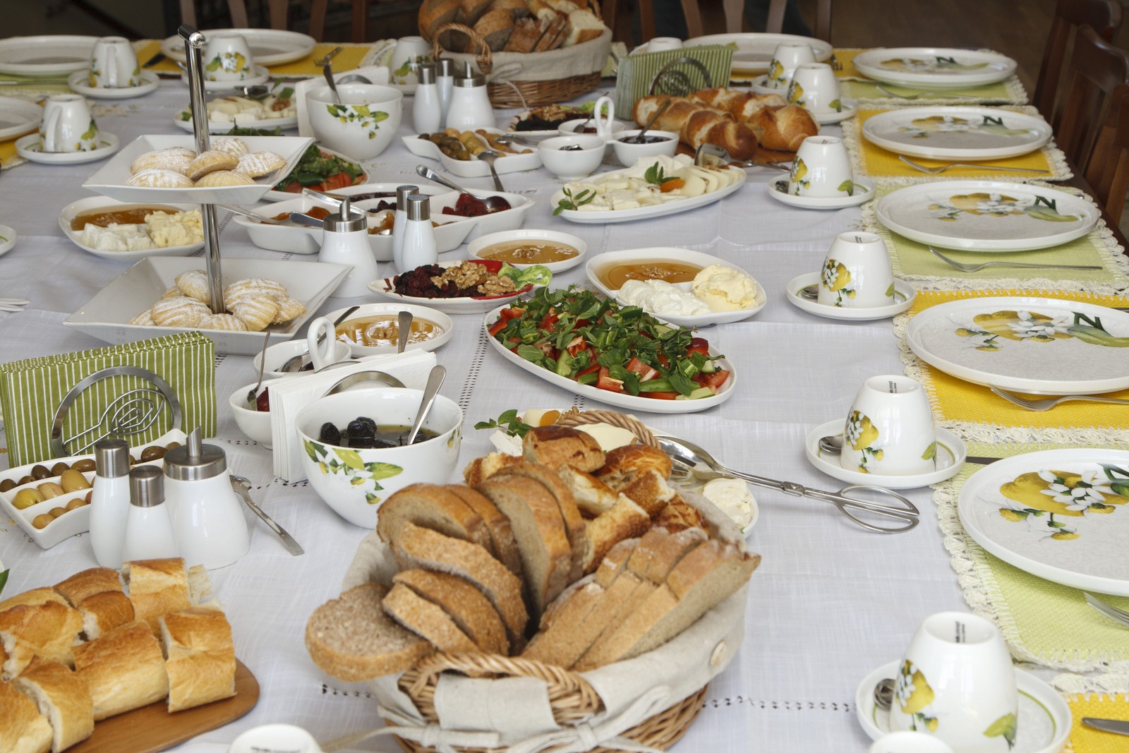 bi party house Ev tadında serpme kahvaltı sofralarımız