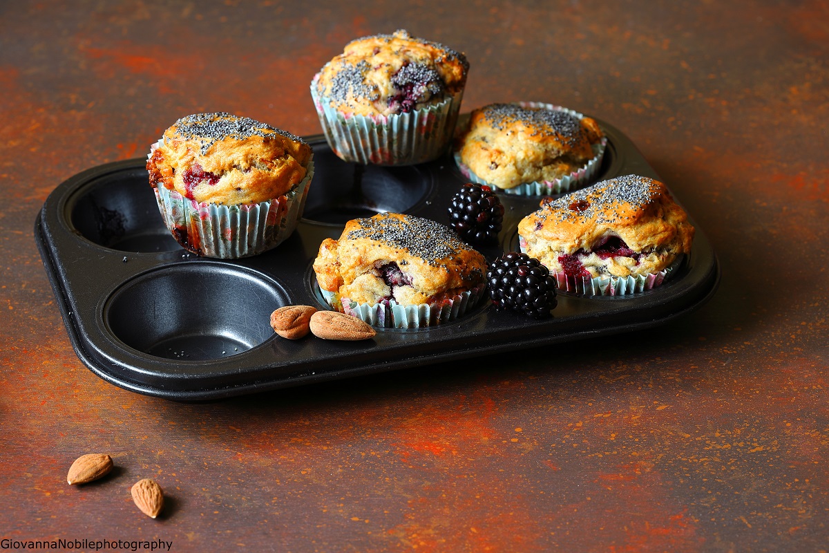 Muffin con more, mandorle e cioccolato la cuoca eclettica